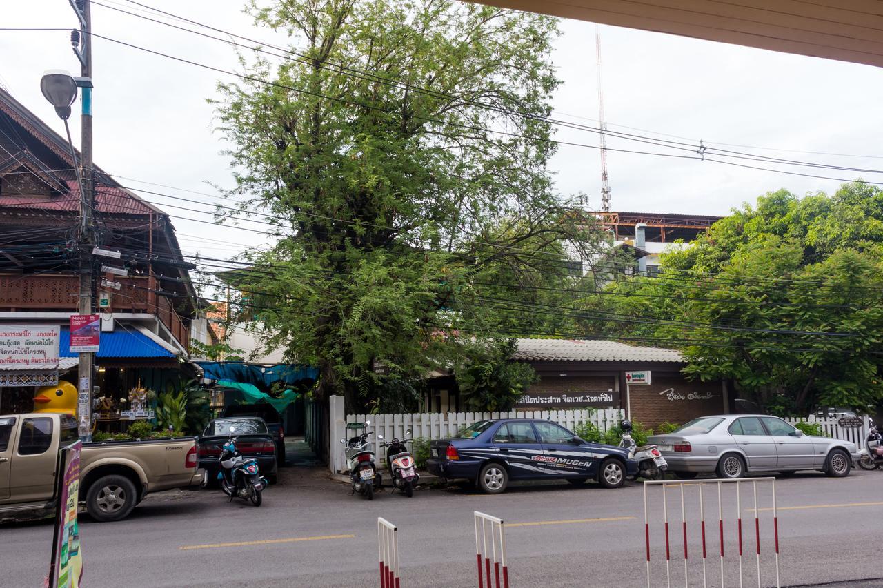 Suan Dok Gate Guesthouse Chiang Mai Exterior photo