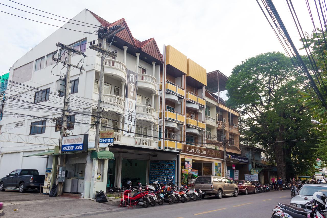 Suan Dok Gate Guesthouse Chiang Mai Exterior photo